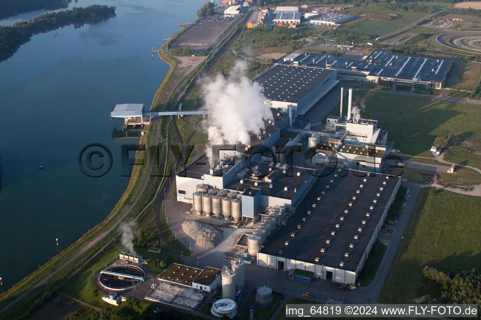 Zone industrielle d'Oberwald à Wörth am Rhein dans le département Rhénanie-Palatinat, Allemagne d'un drone