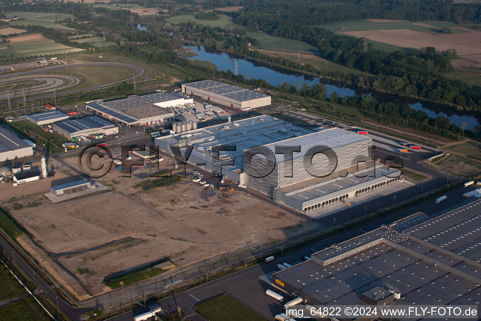 Vue aérienne de Zone industrielle d'Oberwald à Wörth am Rhein dans le département Rhénanie-Palatinat, Allemagne