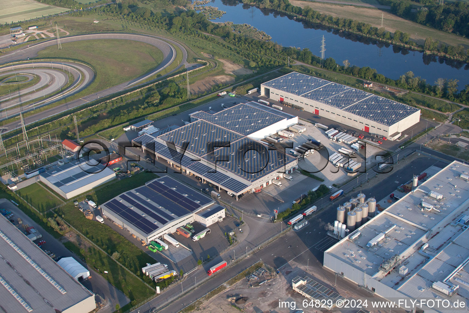 Zone industrielle d'Oberwald à Wörth am Rhein dans le département Rhénanie-Palatinat, Allemagne depuis l'avion