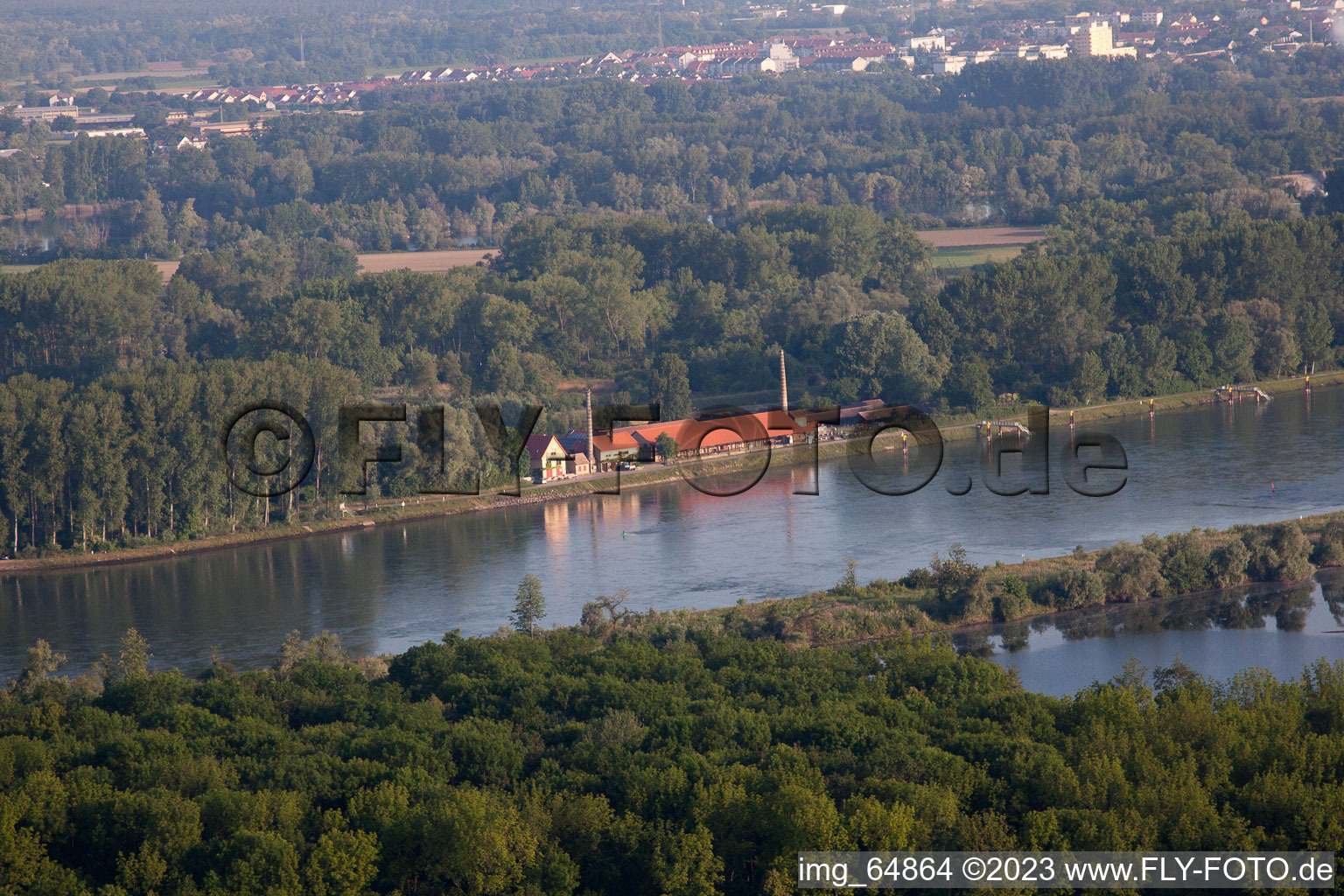 Photographie aérienne de Ancienne briqueterie du barrage du Rhin depuis l'est à le quartier Sondernheim in Germersheim dans le département Rhénanie-Palatinat, Allemagne
