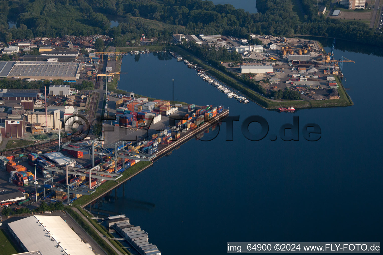 Germersheim dans le département Rhénanie-Palatinat, Allemagne du point de vue du drone