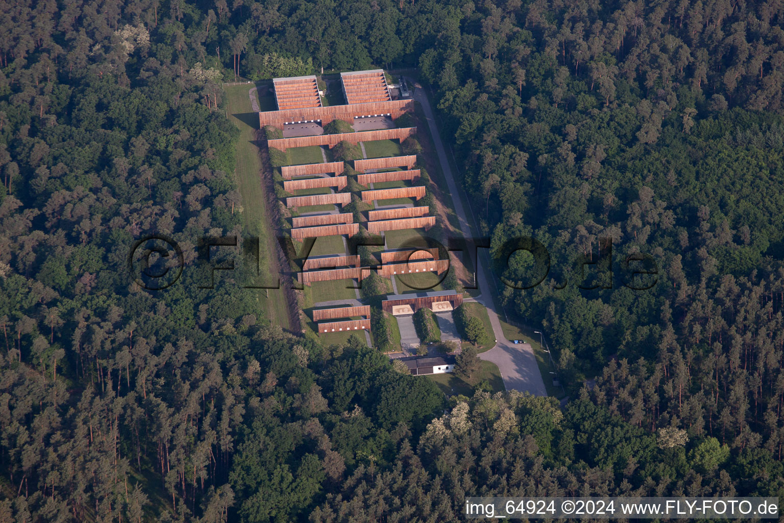 Vue aérienne de Champ de tir à le quartier Sondernheim in Germersheim dans le département Rhénanie-Palatinat, Allemagne