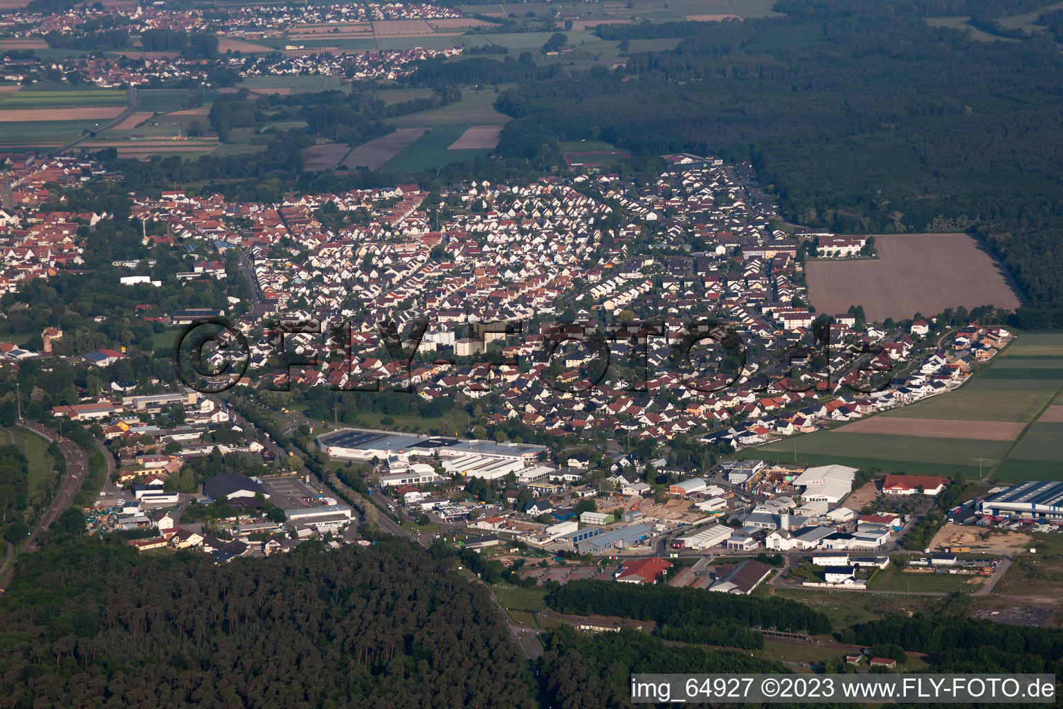 Bellheim dans le département Rhénanie-Palatinat, Allemagne depuis l'avion