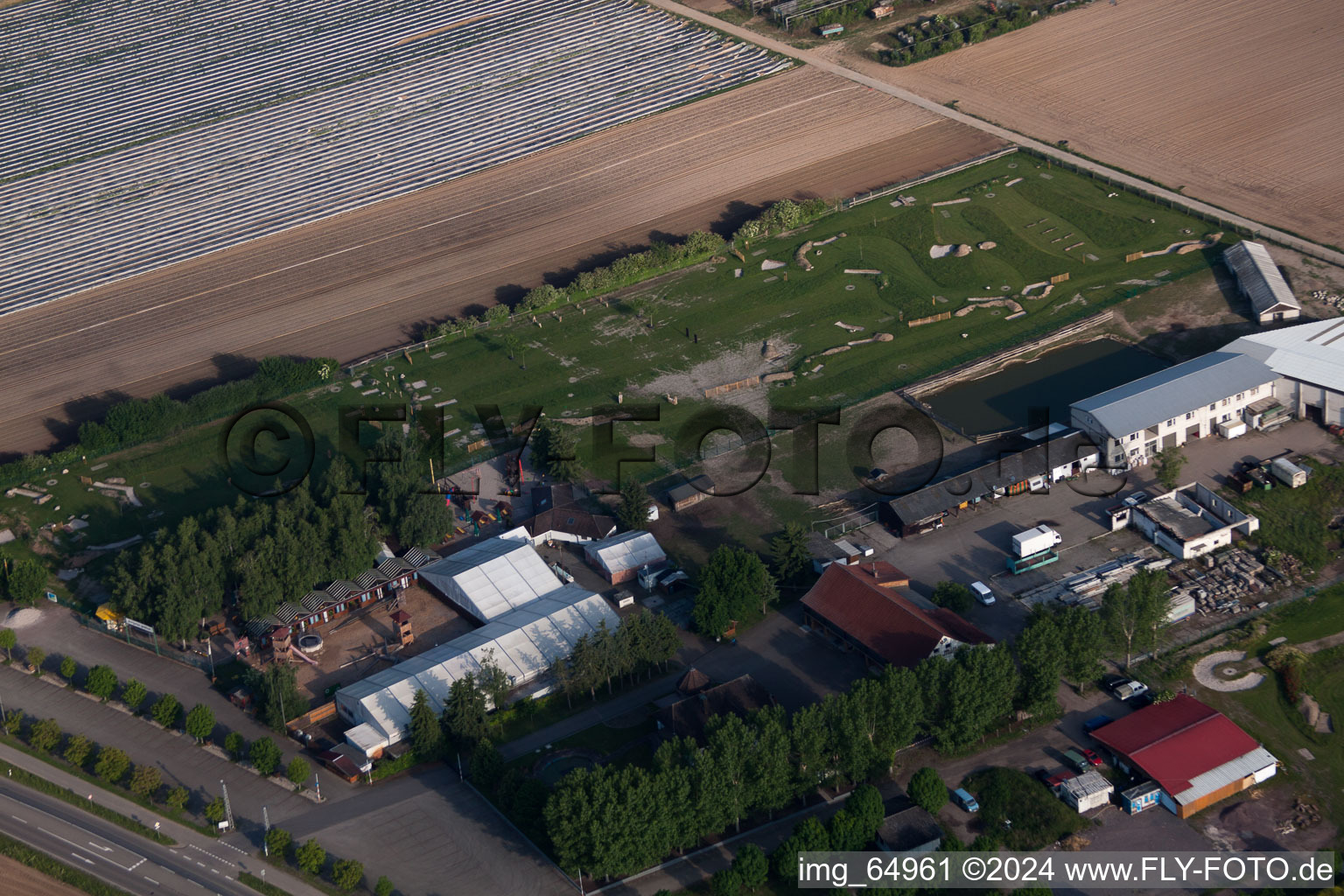 Vue oblique de Terrain de golf à pied d'Adamshof à Kandel dans le département Rhénanie-Palatinat, Allemagne