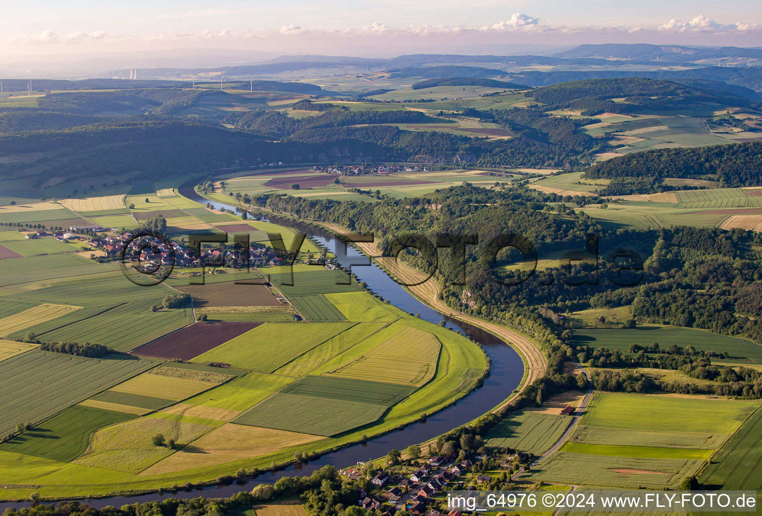 Vue aérienne de Tombes à Forst dans le département Basse-Saxe, Allemagne