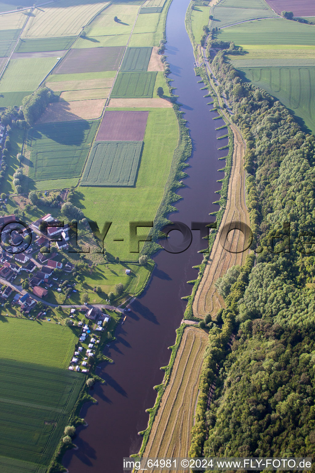 Vue aérienne de Zones riveraines de la Weser à le quartier Grave in Brevörde dans le département Basse-Saxe, Allemagne