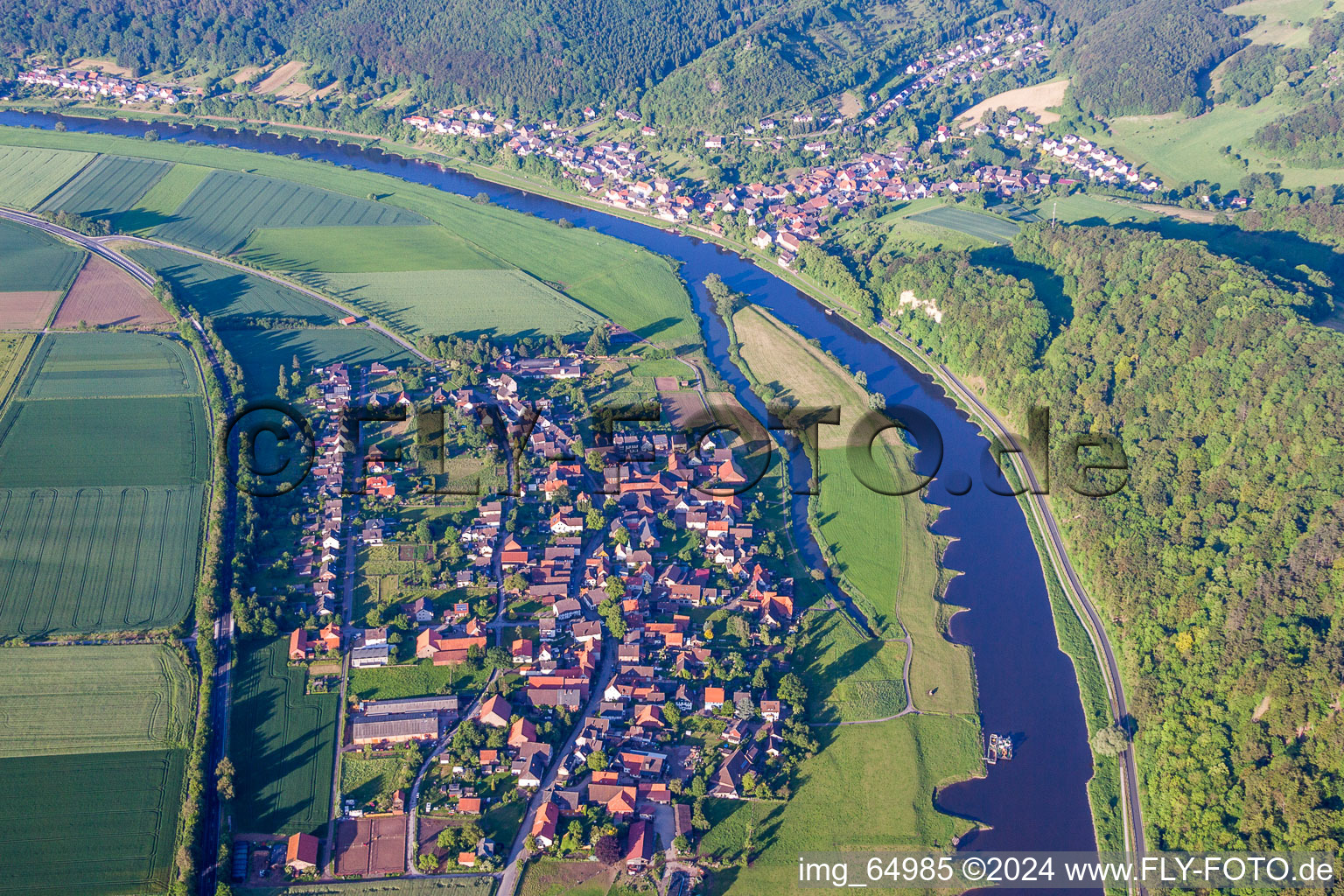 Vue aérienne de Zones riveraines de la Weser à Pegestorf dans le département Basse-Saxe, Allemagne