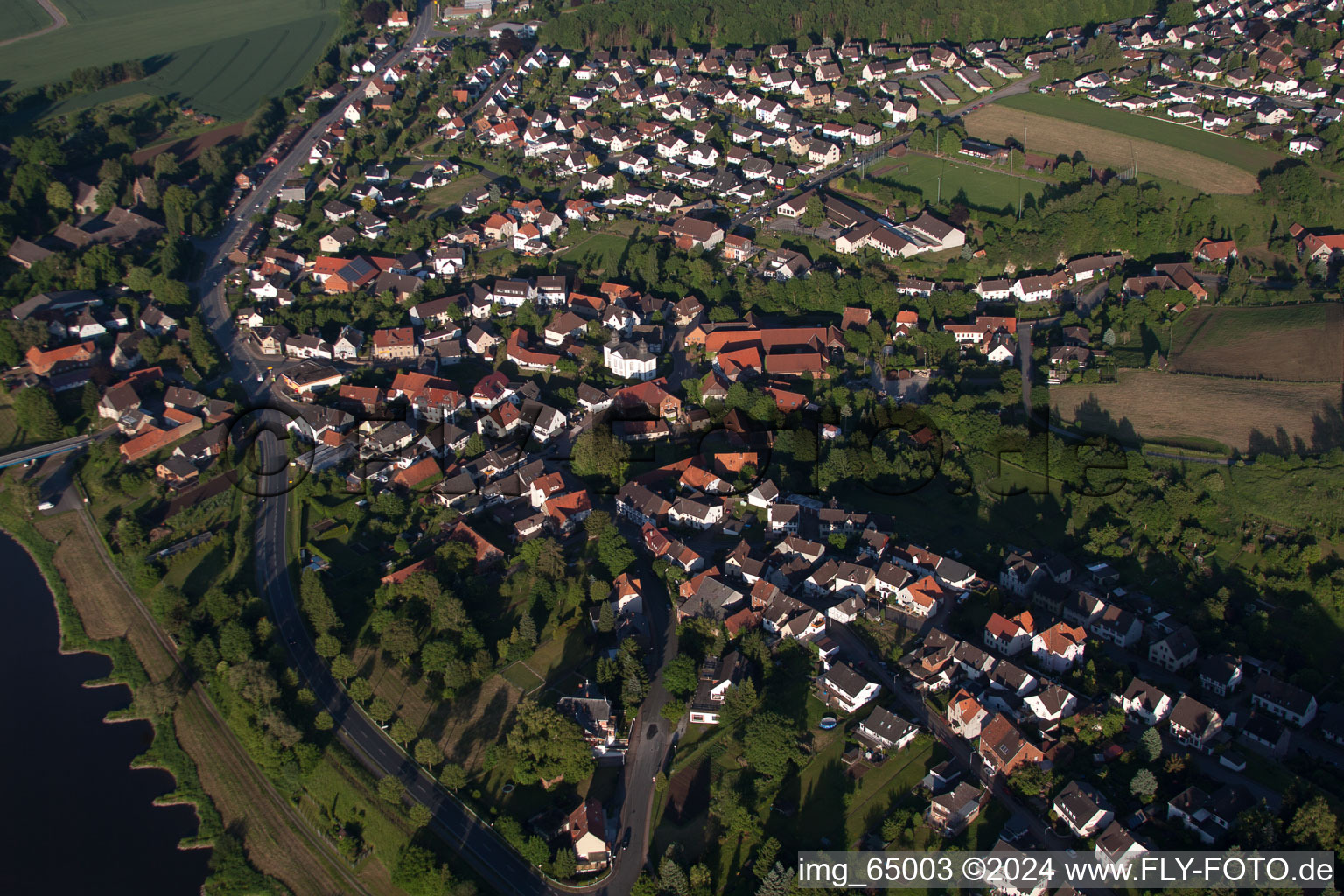 Vue aérienne de Zones riveraines de la Weser à le quartier Daspe in Hehlen dans le département Basse-Saxe, Allemagne