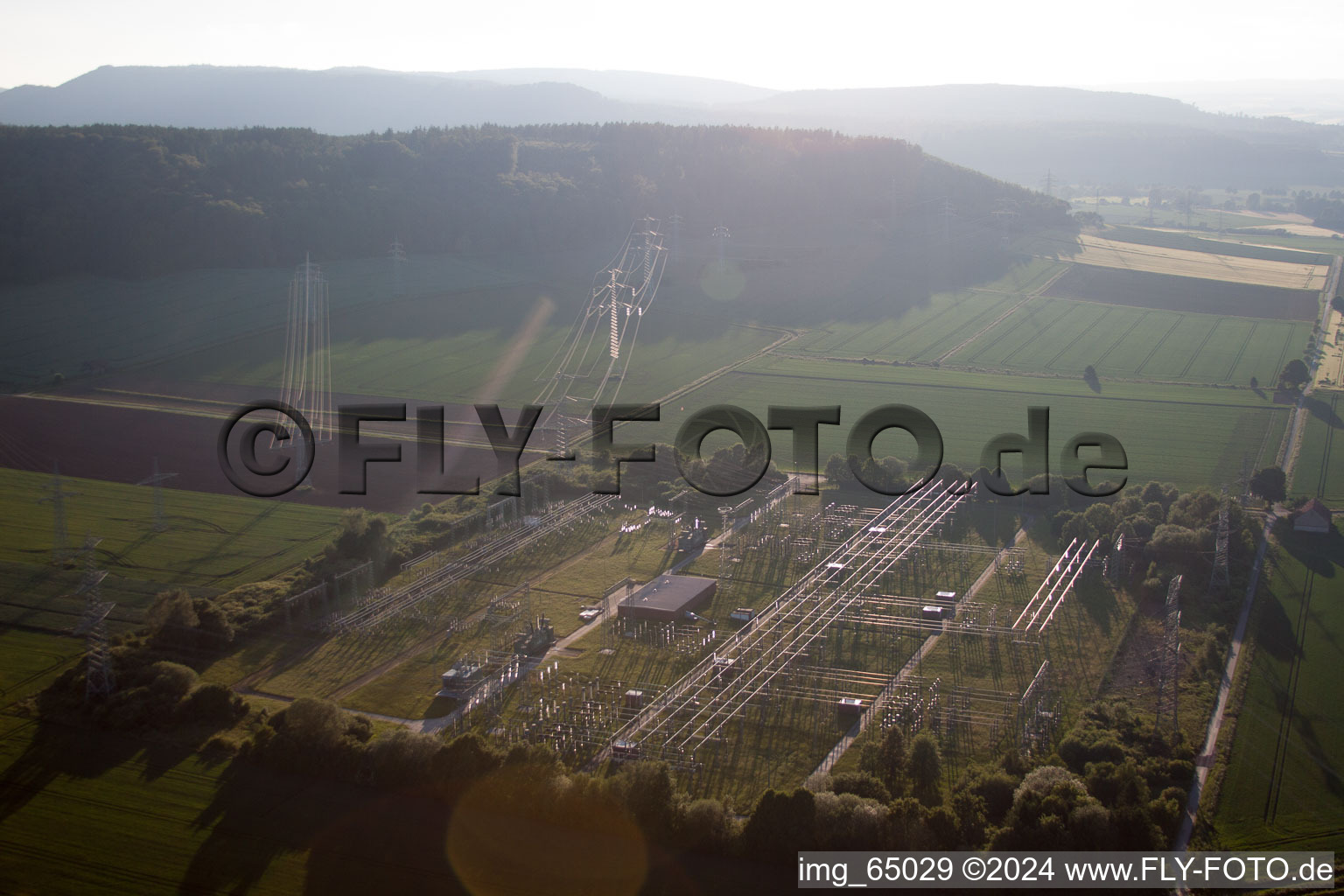 Vue aérienne de Poste de Grohnde à Emmerthal dans le département Basse-Saxe, Allemagne