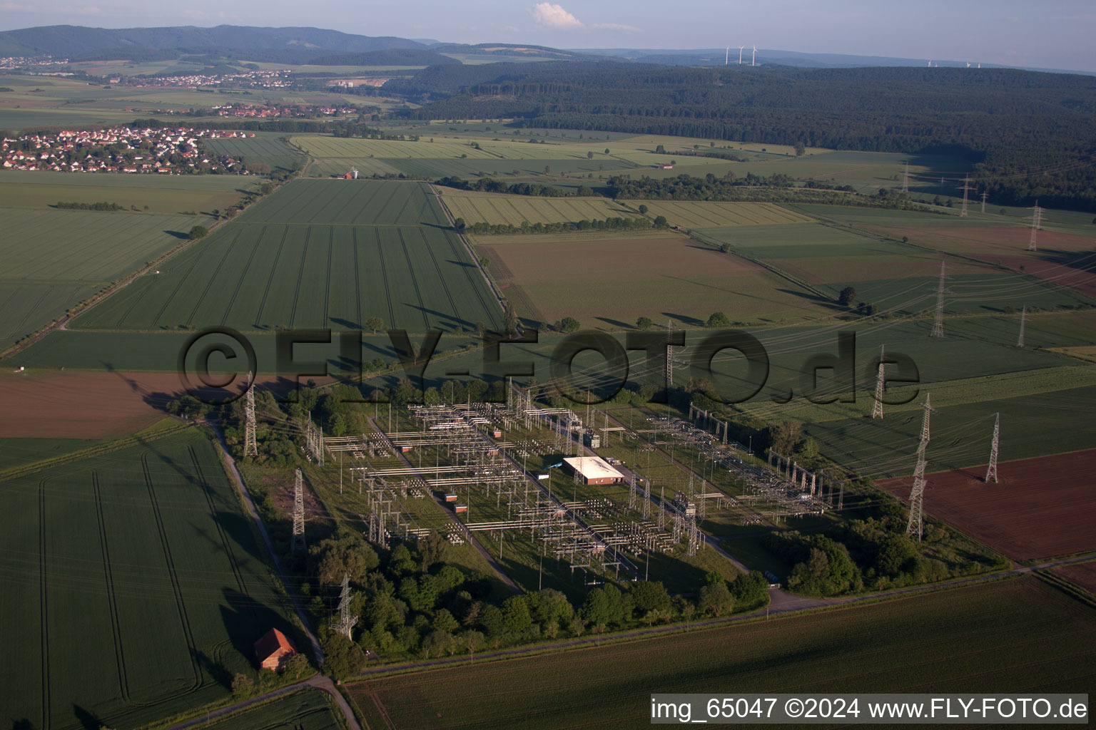 Poste de Grohnde à Emmerthal dans le département Basse-Saxe, Allemagne vue d'en haut