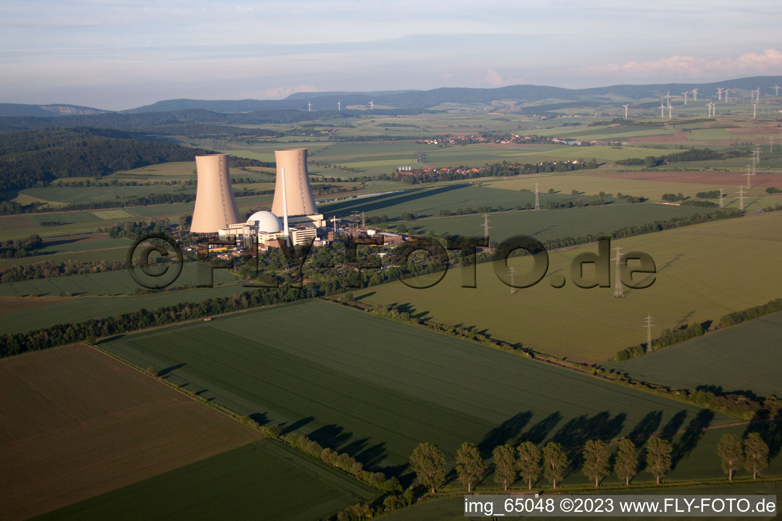 Centrale nucléaire à Grohnde dans le département Basse-Saxe, Allemagne d'un drone