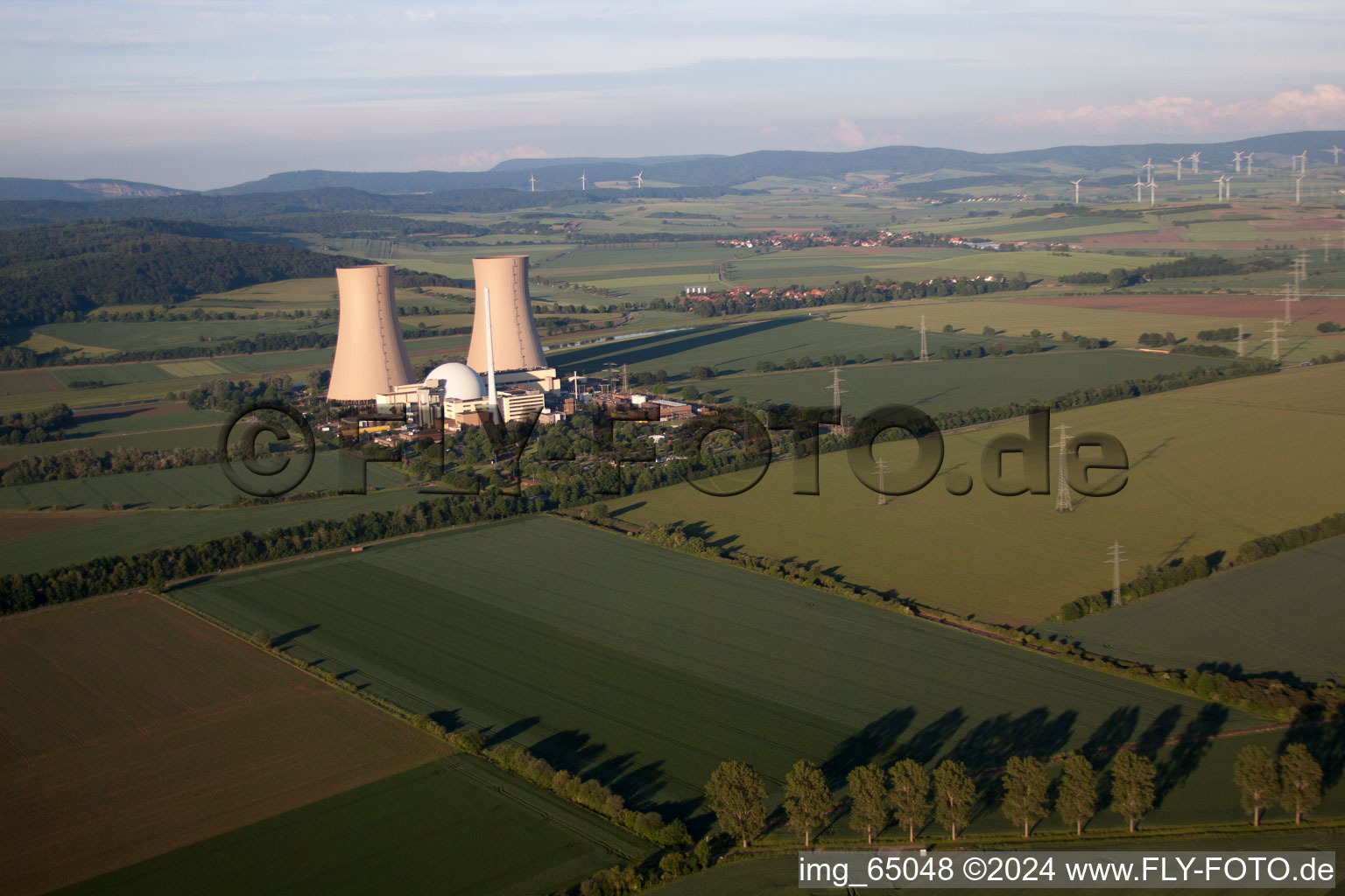 Vue aérienne de Centrale nucléaire à le quartier Grohnde in Emmerthal dans le département Basse-Saxe, Allemagne