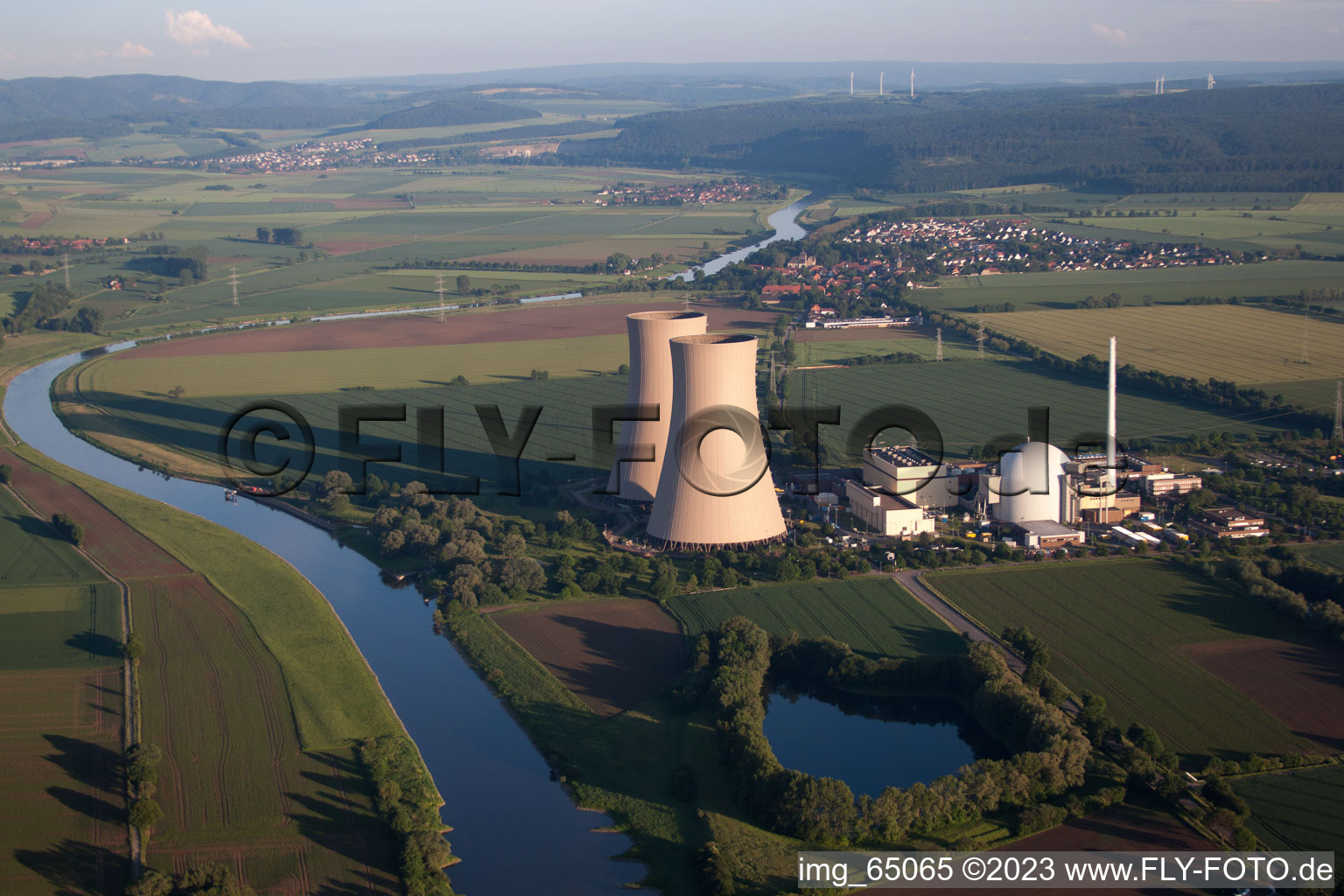 Centrale nucléaire à Grohnde dans le département Basse-Saxe, Allemagne d'en haut