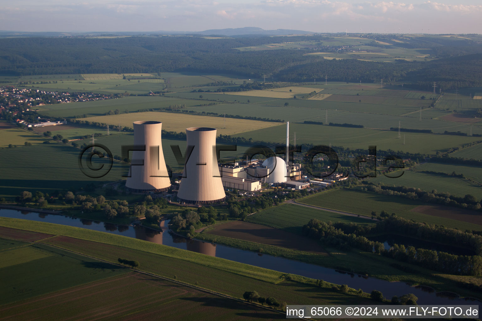 Vue aérienne de Quartier Grohnde in Emmerthal dans le département Basse-Saxe, Allemagne