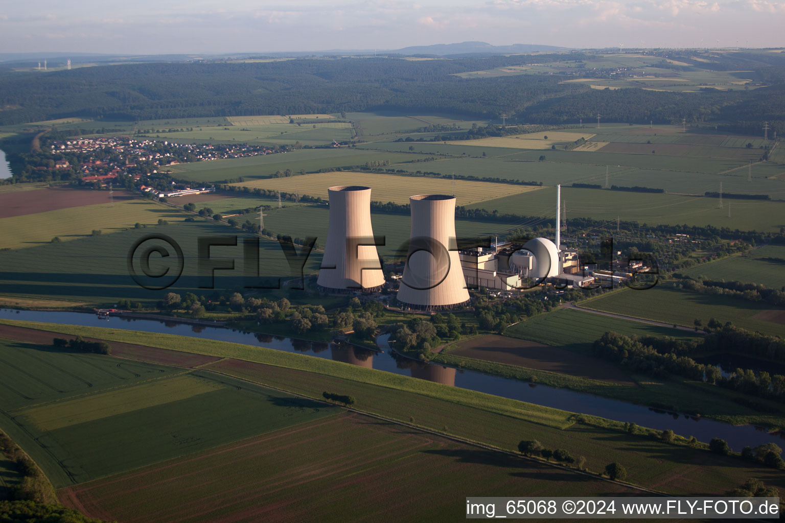 Centrale nucléaire à le quartier Grohnde in Emmerthal dans le département Basse-Saxe, Allemagne depuis l'avion