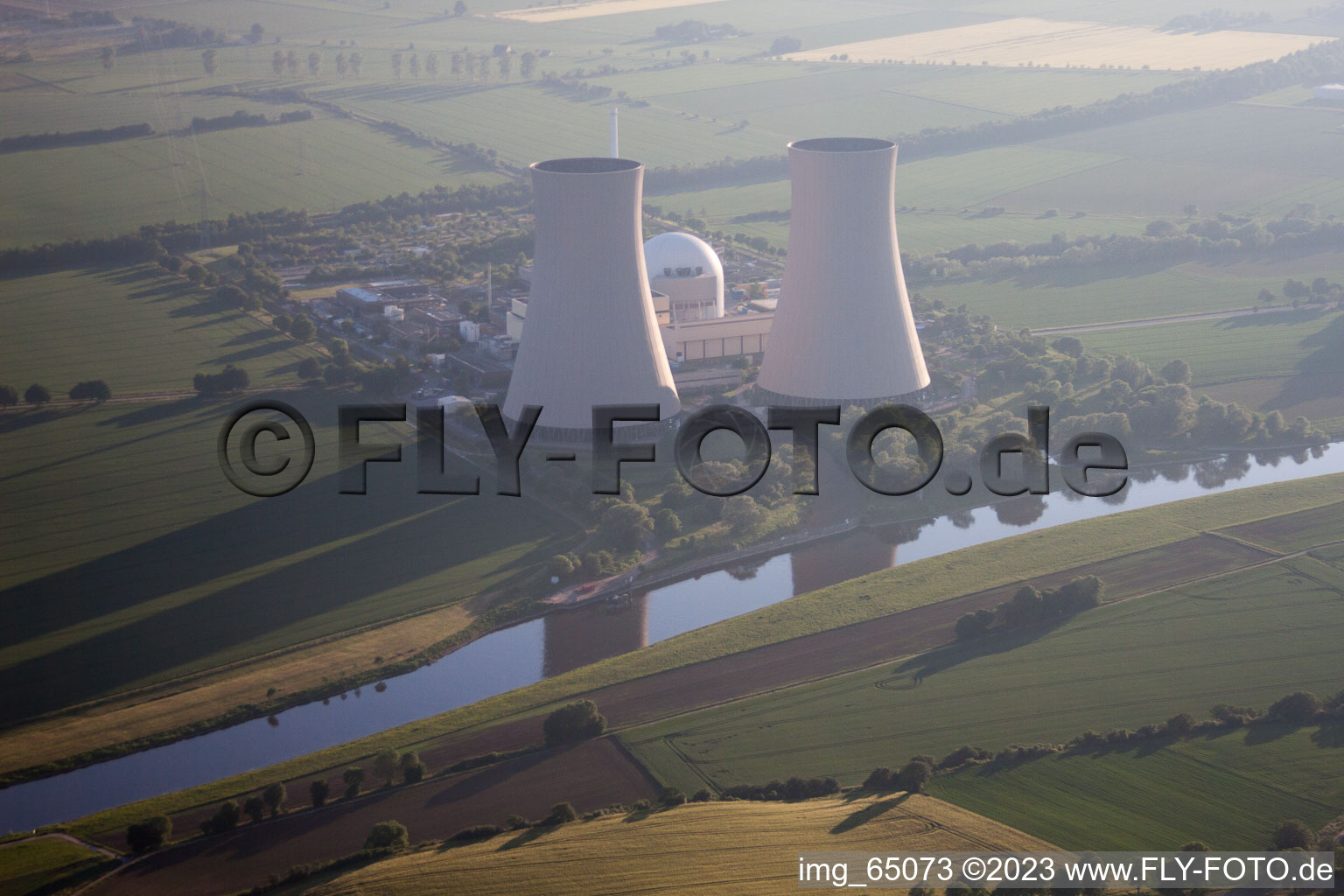 Vue d'oiseau de Centrale nucléaire à Grohnde dans le département Basse-Saxe, Allemagne