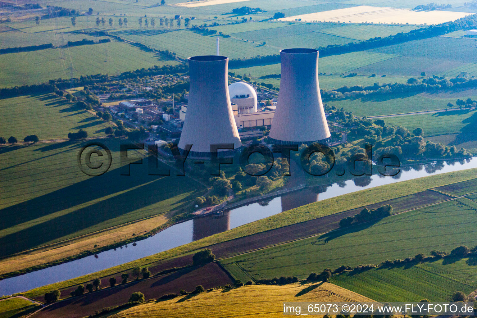 Vue d'oiseau de Centrale nucléaire à Grohnde dans le département Basse-Saxe, Allemagne