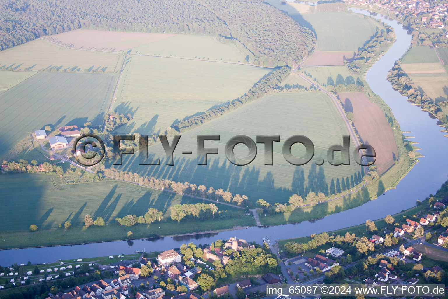 Vue oblique de Polle dans le département Basse-Saxe, Allemagne