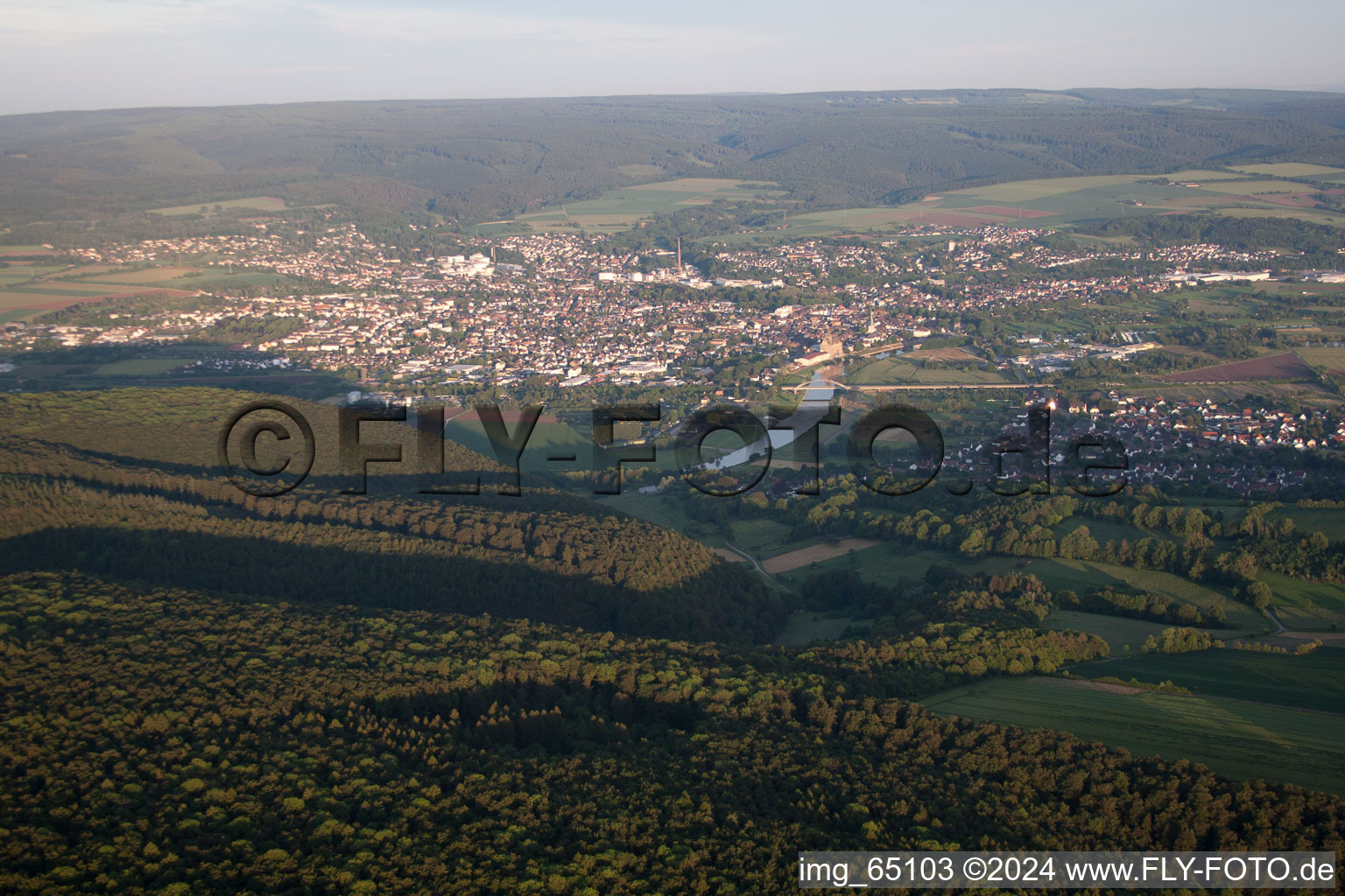 Vue d'oiseau de Holzminden dans le département Basse-Saxe, Allemagne