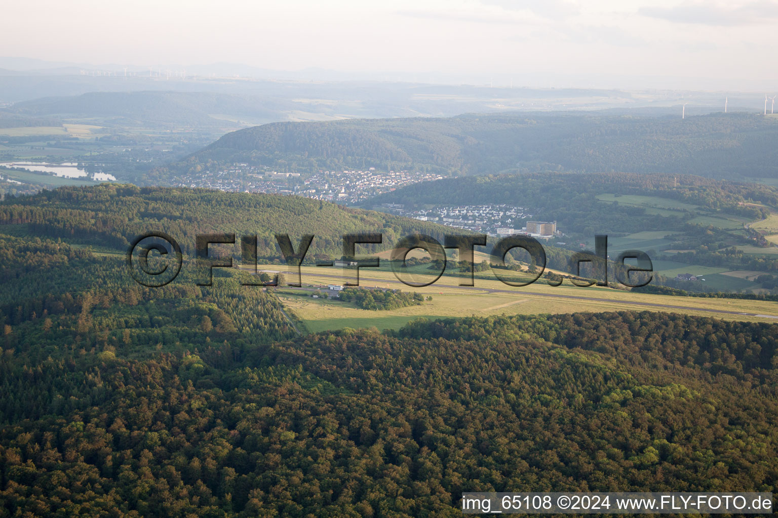 Vue aérienne de Aérodrome à Höxter dans le département Rhénanie du Nord-Westphalie, Allemagne