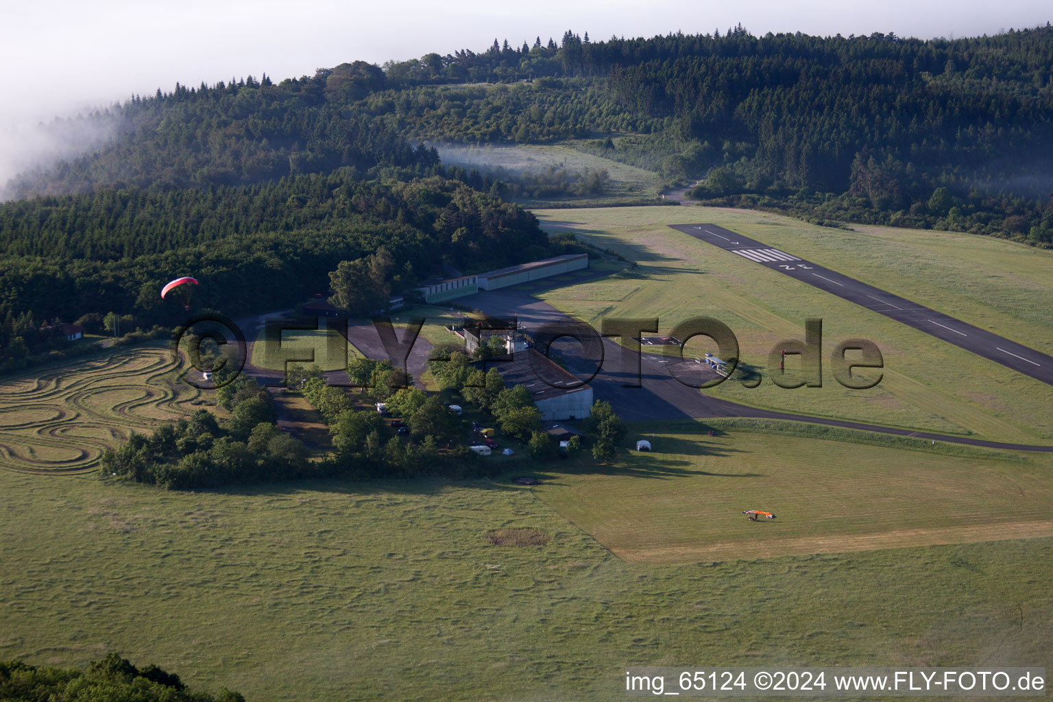 Aérodrome à Höxter dans le département Rhénanie du Nord-Westphalie, Allemagne hors des airs