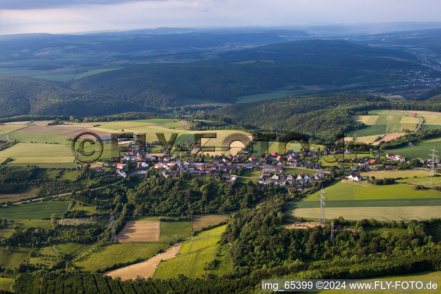 Vue aérienne de Du sud à le quartier Jakobsberg in Beverungen dans le département Rhénanie du Nord-Westphalie, Allemagne