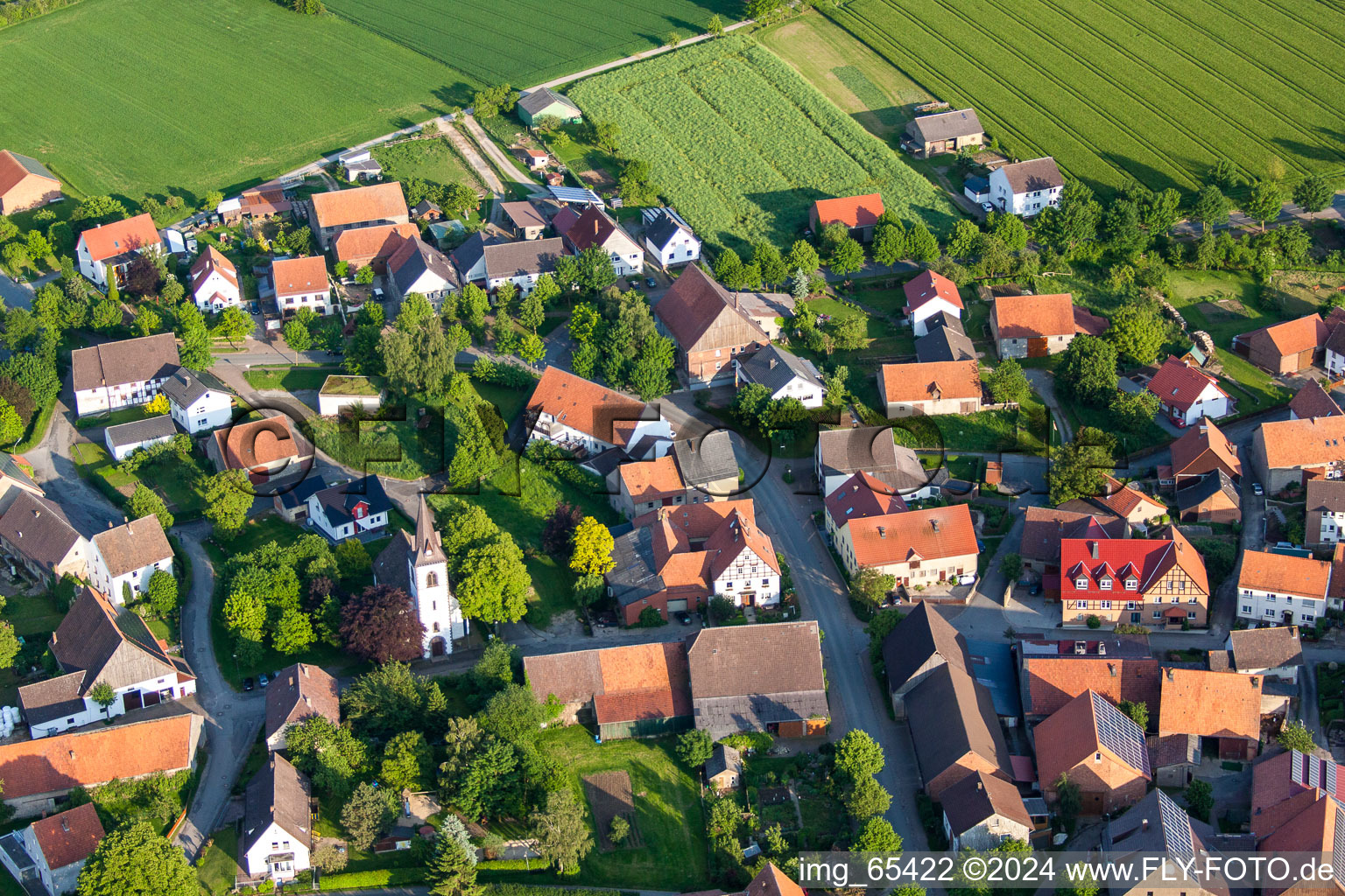 Photographie aérienne de Église Saint-Barthélemy à Tietelsen dans le département Rhénanie du Nord-Westphalie, Allemagne