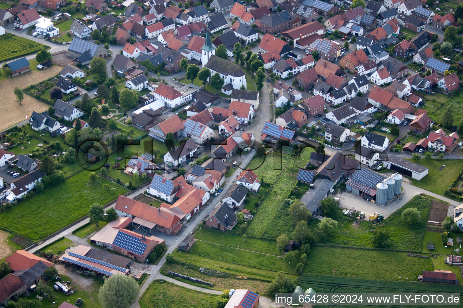 Vue aérienne de Quartier Erkeln in Brakel dans le département Rhénanie du Nord-Westphalie, Allemagne