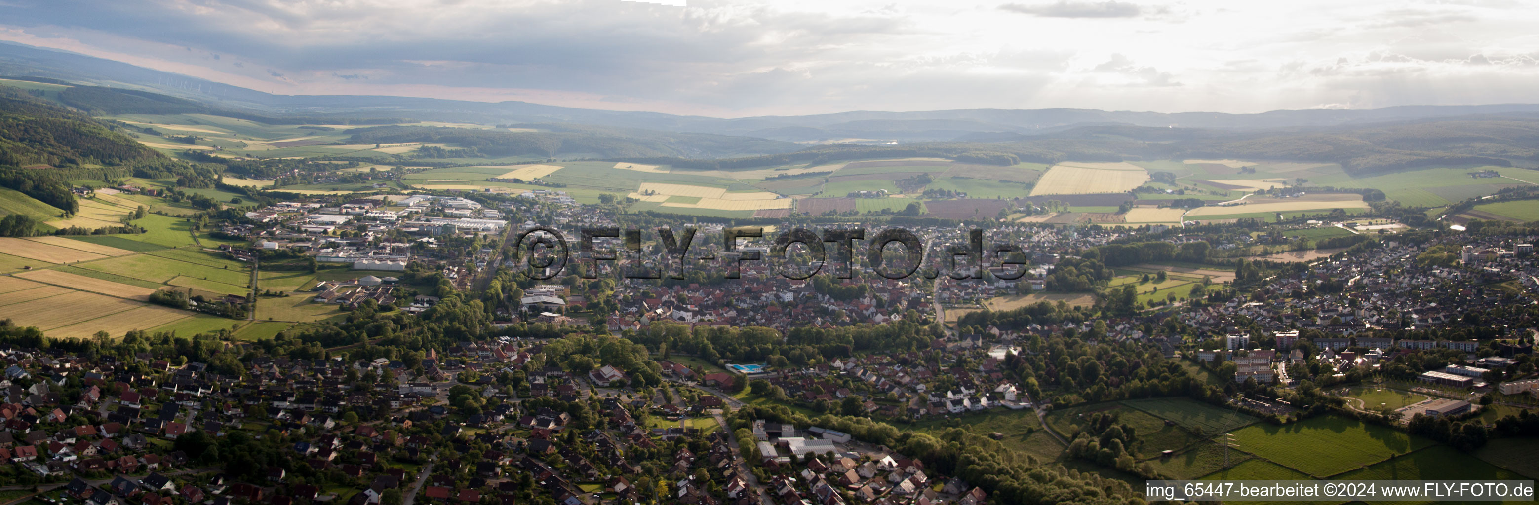 Vue aérienne de Panorama à Brakel dans le département Rhénanie du Nord-Westphalie, Allemagne