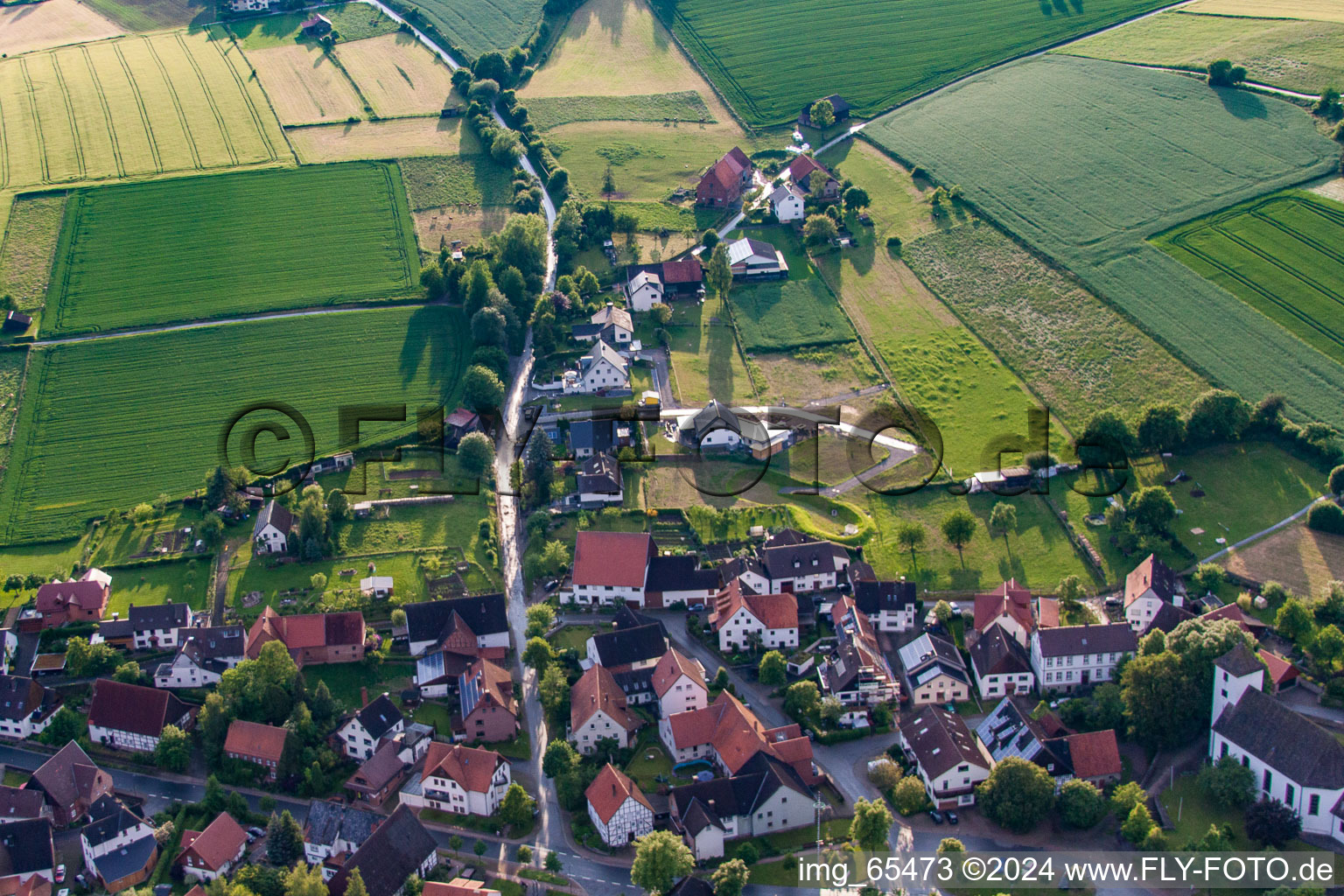 Vue aérienne de Quartier Bellersen in Brakel dans le département Rhénanie du Nord-Westphalie, Allemagne