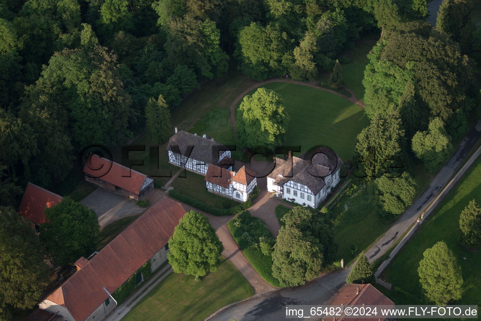 Photographie aérienne de Propriété d'une ferme en bordure de champs cultivés dans le quartier d'Abbenburg à le quartier Bökendorf in Brakel dans le département Rhénanie du Nord-Westphalie, Allemagne