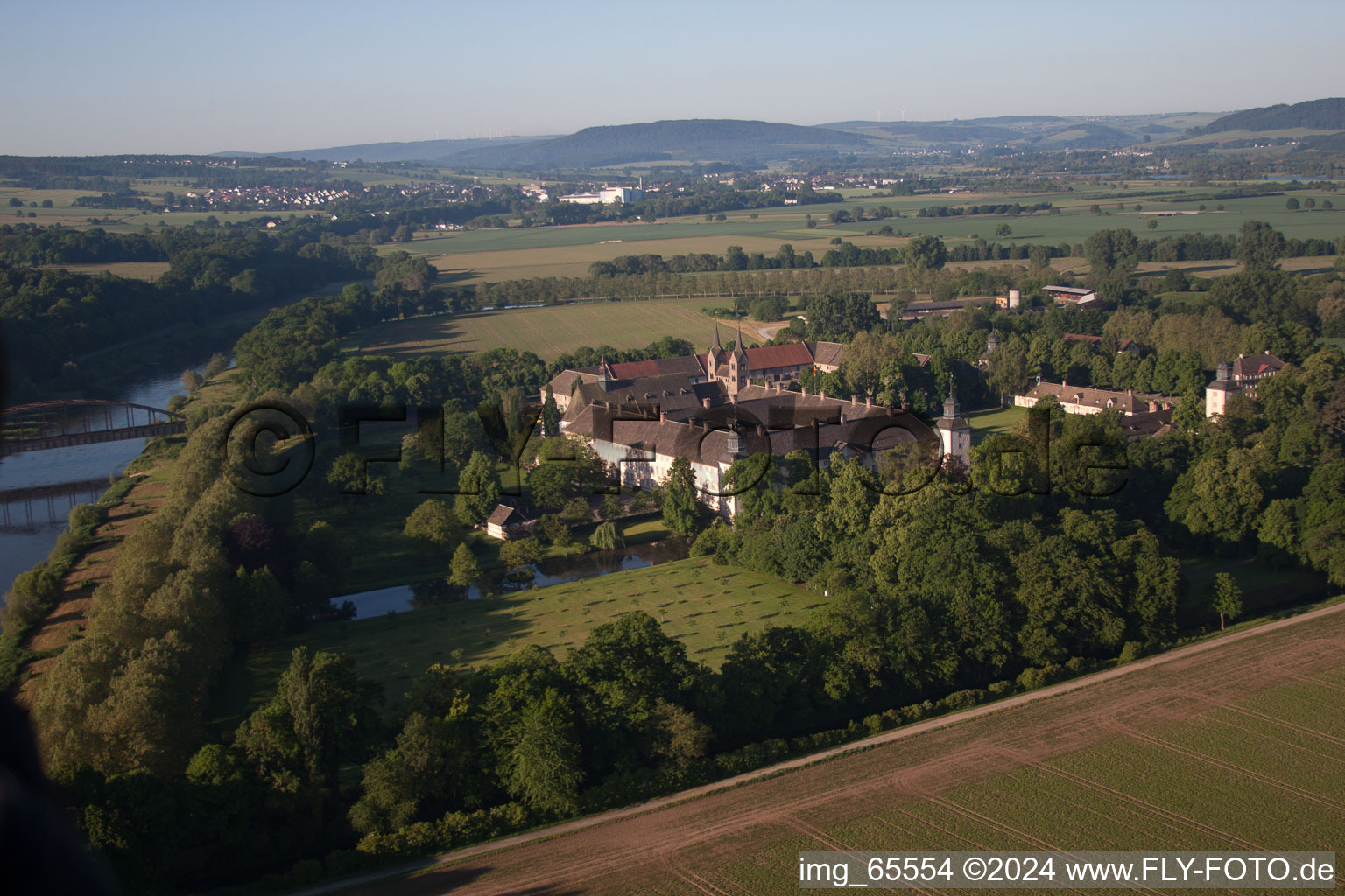 Photographie aérienne de Château de Corvey à Höxter dans le département Rhénanie du Nord-Westphalie, Allemagne