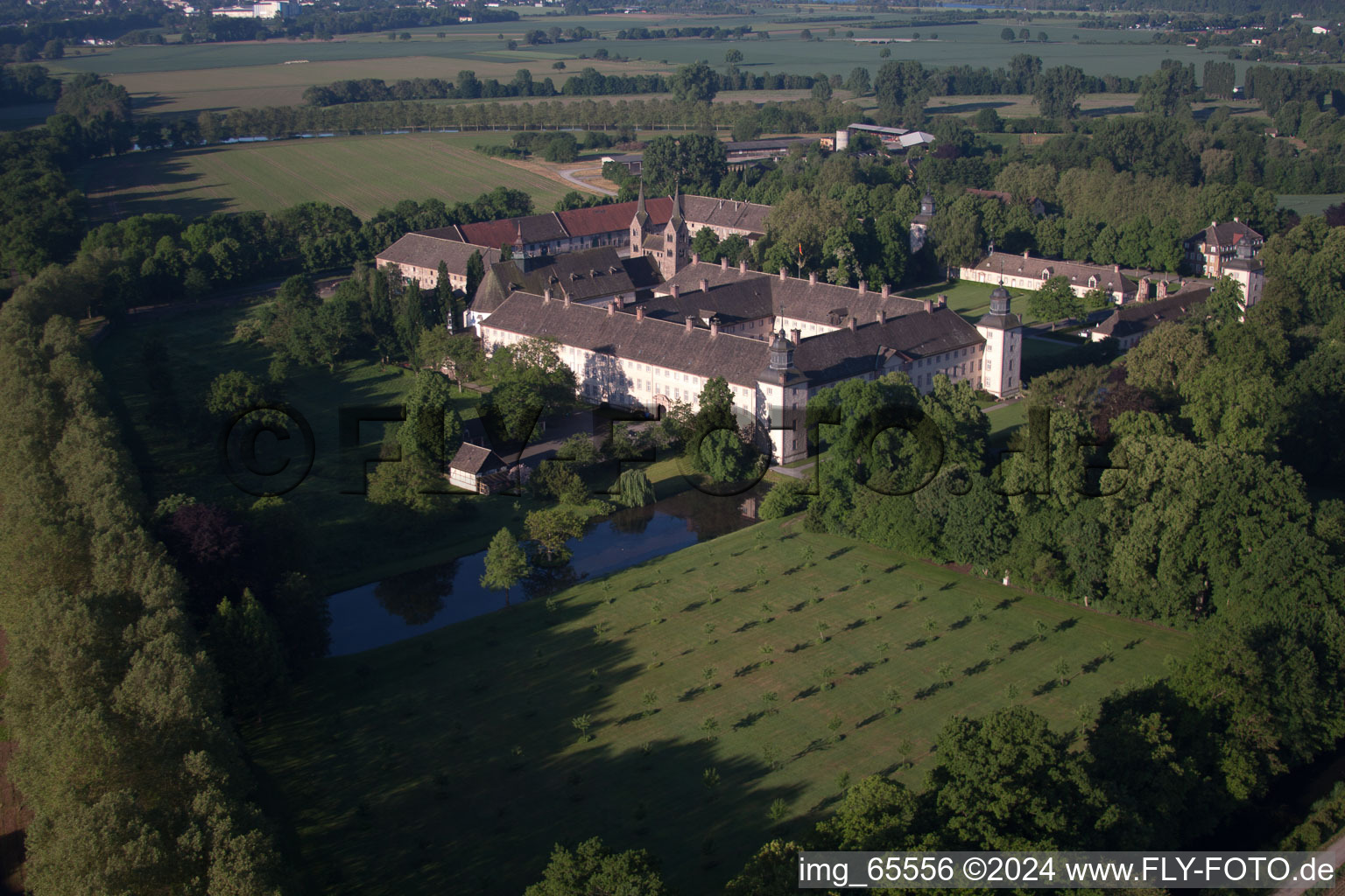 Château de Corvey à Höxter dans le département Rhénanie du Nord-Westphalie, Allemagne d'en haut