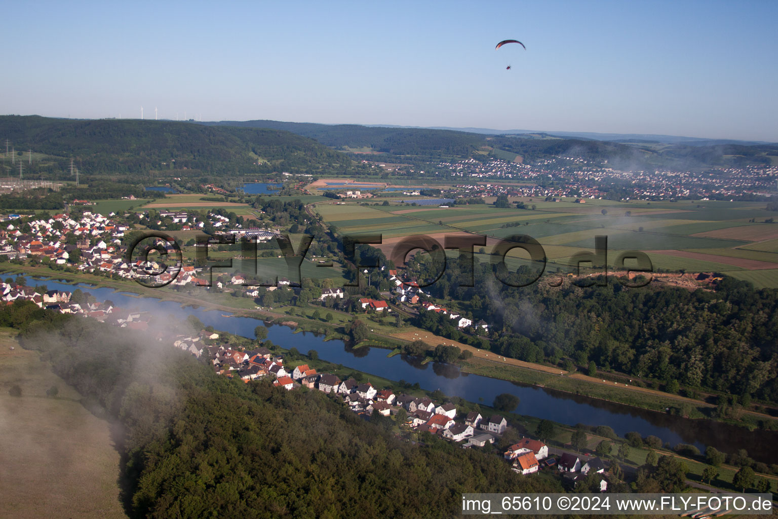 Vue aérienne de Zones riveraines de la Weser entre Herstelle et Würgassen - NRW à le quartier Würgassen in Beverungen dans le département Rhénanie du Nord-Westphalie, Allemagne