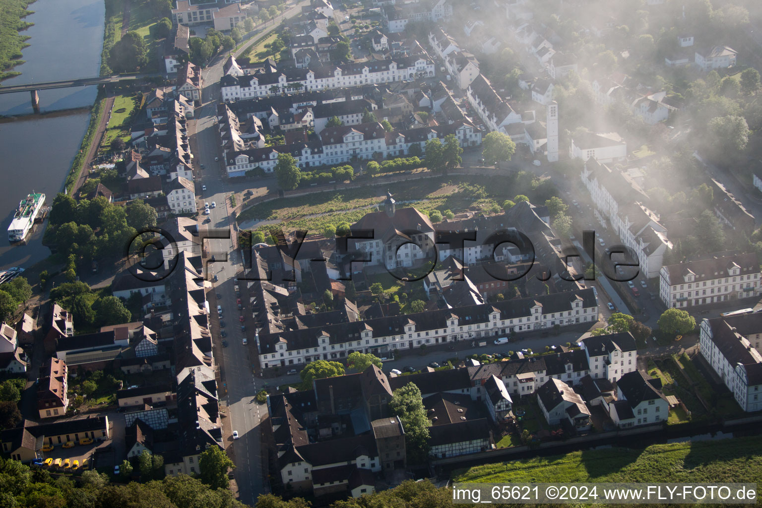 Bad Karlshafen dans le département Hesse, Allemagne du point de vue du drone