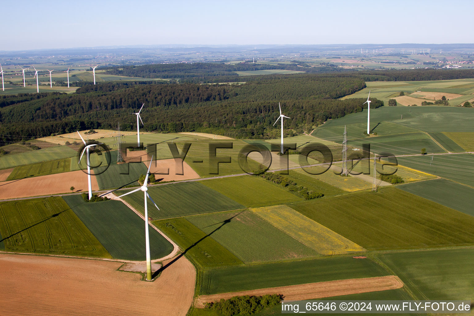 Vue aérienne de Parc éolien Haarbrück-Wortberg à le quartier Haarbrück in Beverungen dans le département Rhénanie du Nord-Westphalie, Allemagne