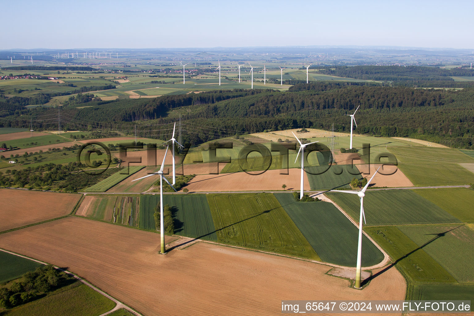 Vue aérienne de Parc éolien Haarbrück-Wortberg à le quartier Haarbrück in Beverungen dans le département Rhénanie du Nord-Westphalie, Allemagne