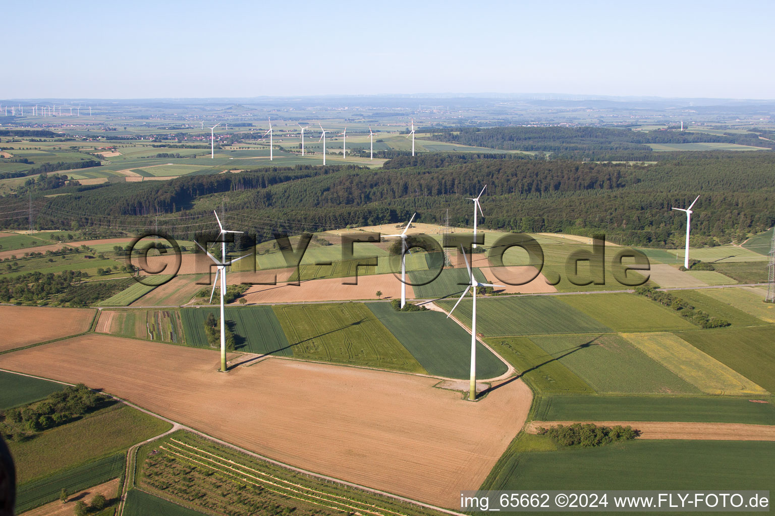 Parc éolien Haarbrück-Wortberg à le quartier Haarbrück in Beverungen dans le département Rhénanie du Nord-Westphalie, Allemagne vue d'en haut