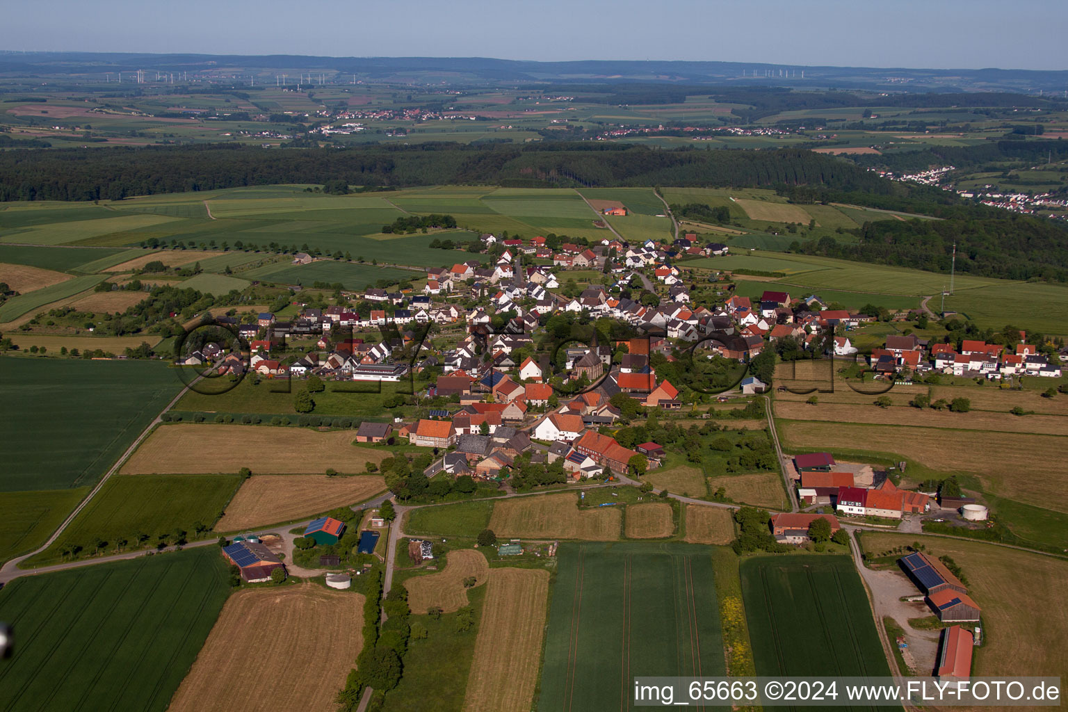 Vue aérienne de De l'est à le quartier Haarbrück in Beverungen dans le département Rhénanie du Nord-Westphalie, Allemagne