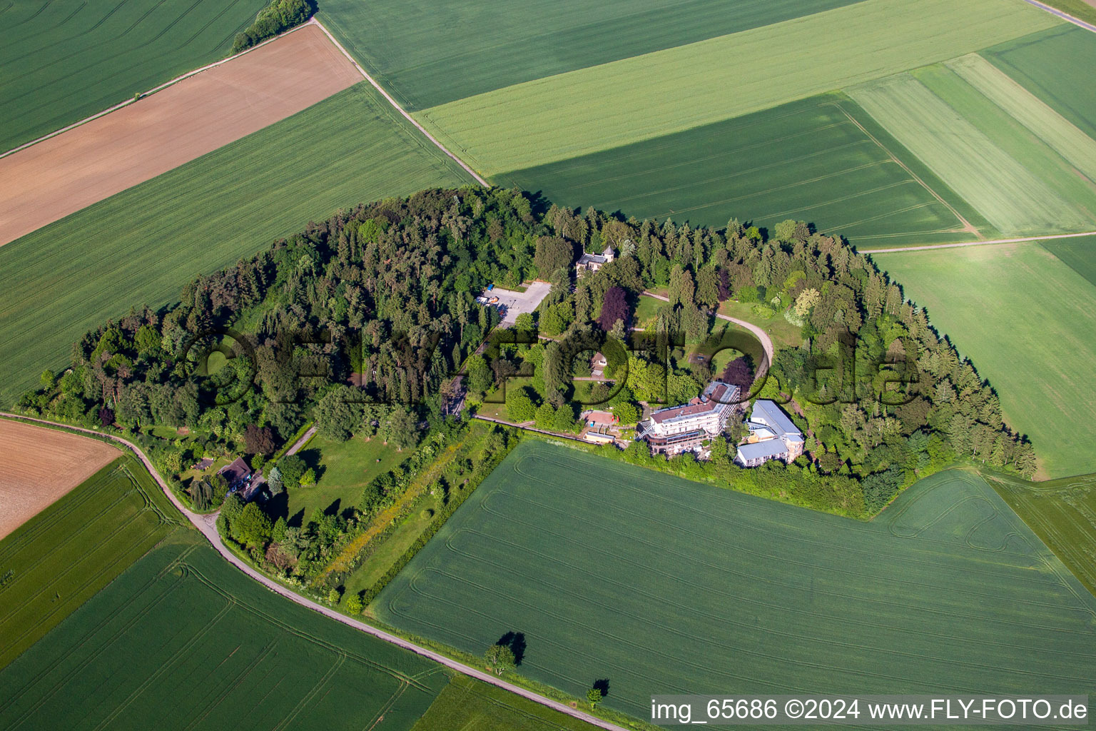 Centre de formation en métal de la zone industrielle WBS à Beverungen dans le département Rhénanie du Nord-Westphalie, Allemagne depuis l'avion