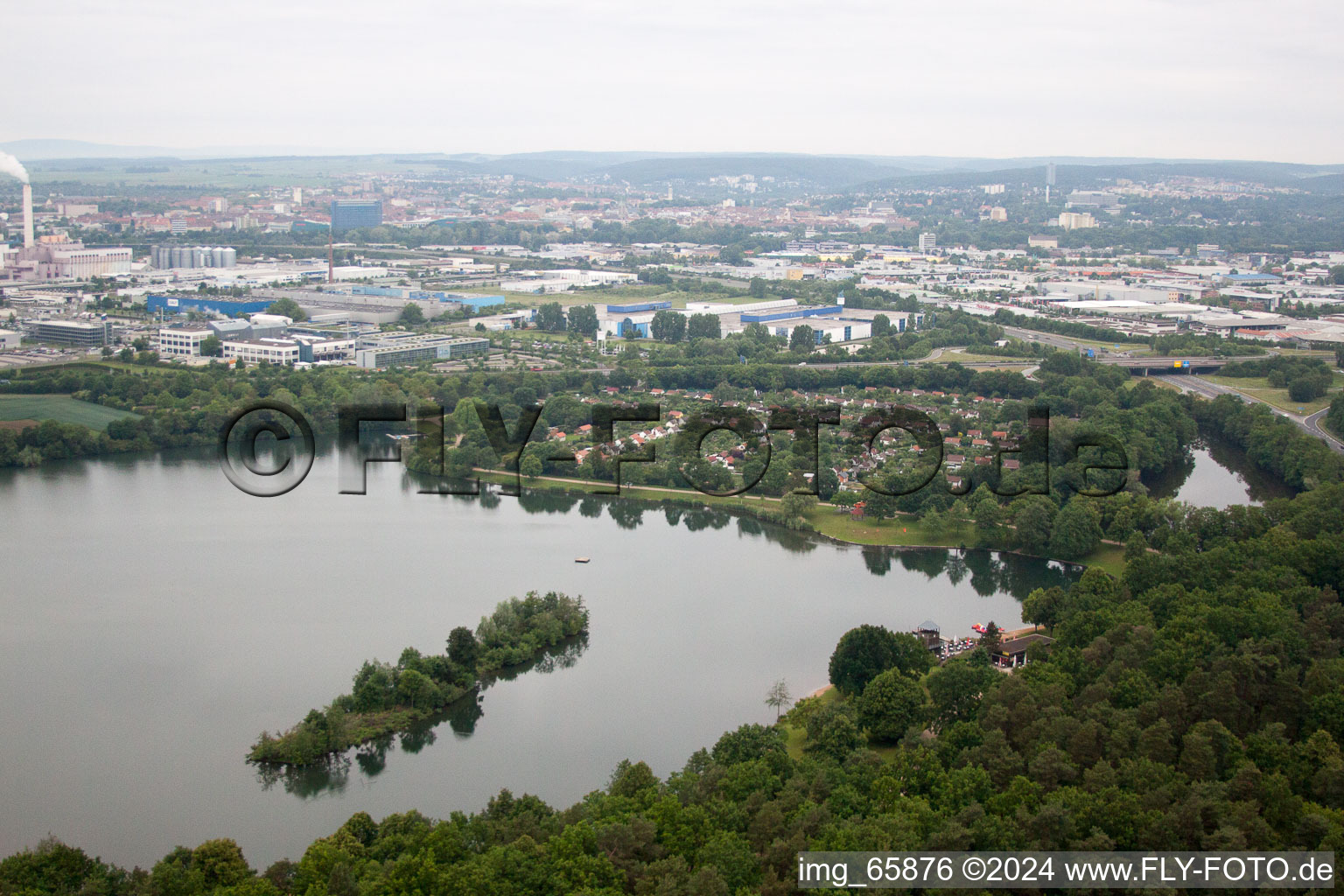 Vue aérienne de Étang de carrière à Schweinfurt dans le département Bavière, Allemagne