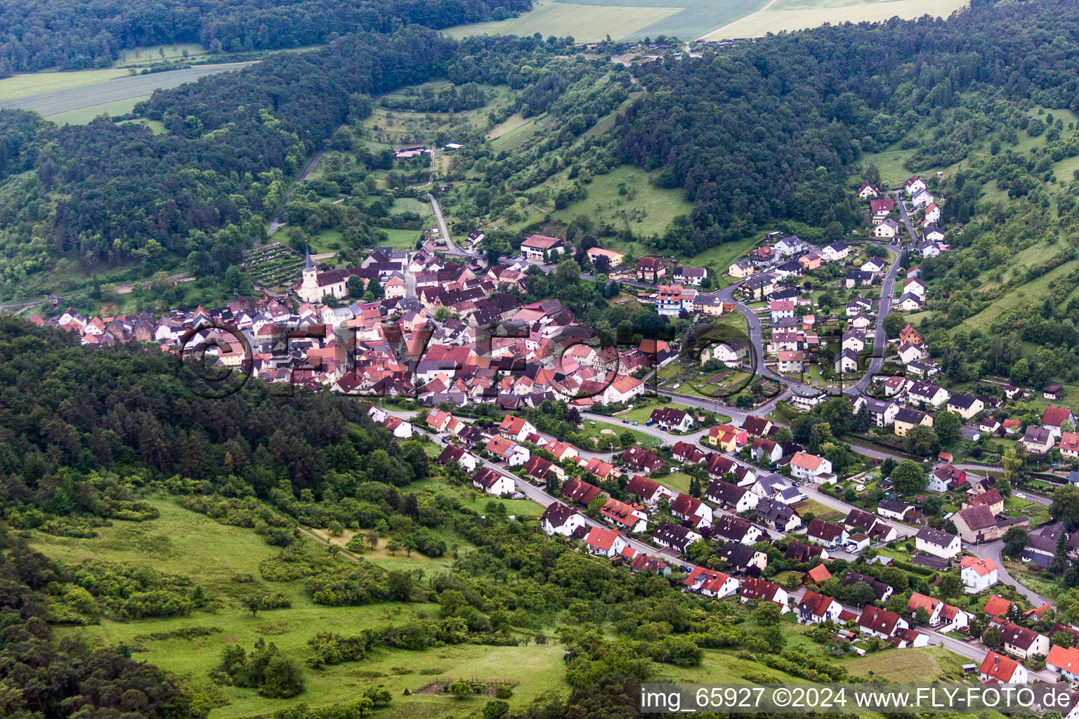 Vue aérienne de Vue sur le village à Sulzthal dans le département Bavière, Allemagne