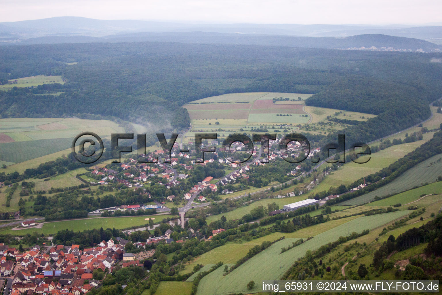 Vue aérienne de Euerdorf dans le département Bavière, Allemagne