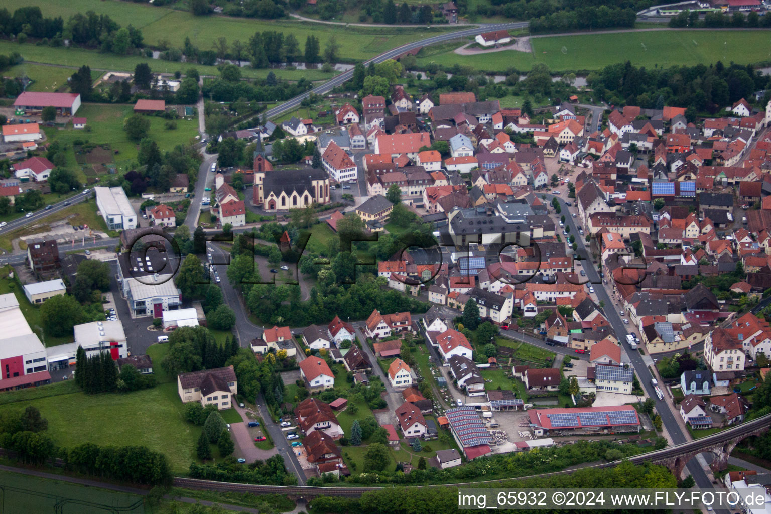 Vue aérienne de Euerdorf dans le département Bavière, Allemagne