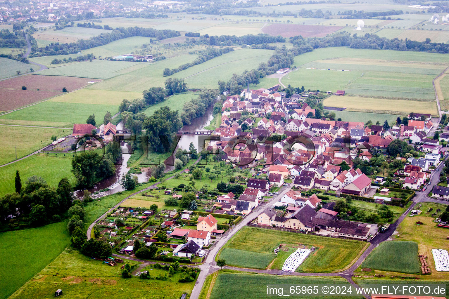 Vue aérienne de Zones riveraines de la Saale franconienne à le quartier Westheim in Hammelburg dans le département Bavière, Allemagne