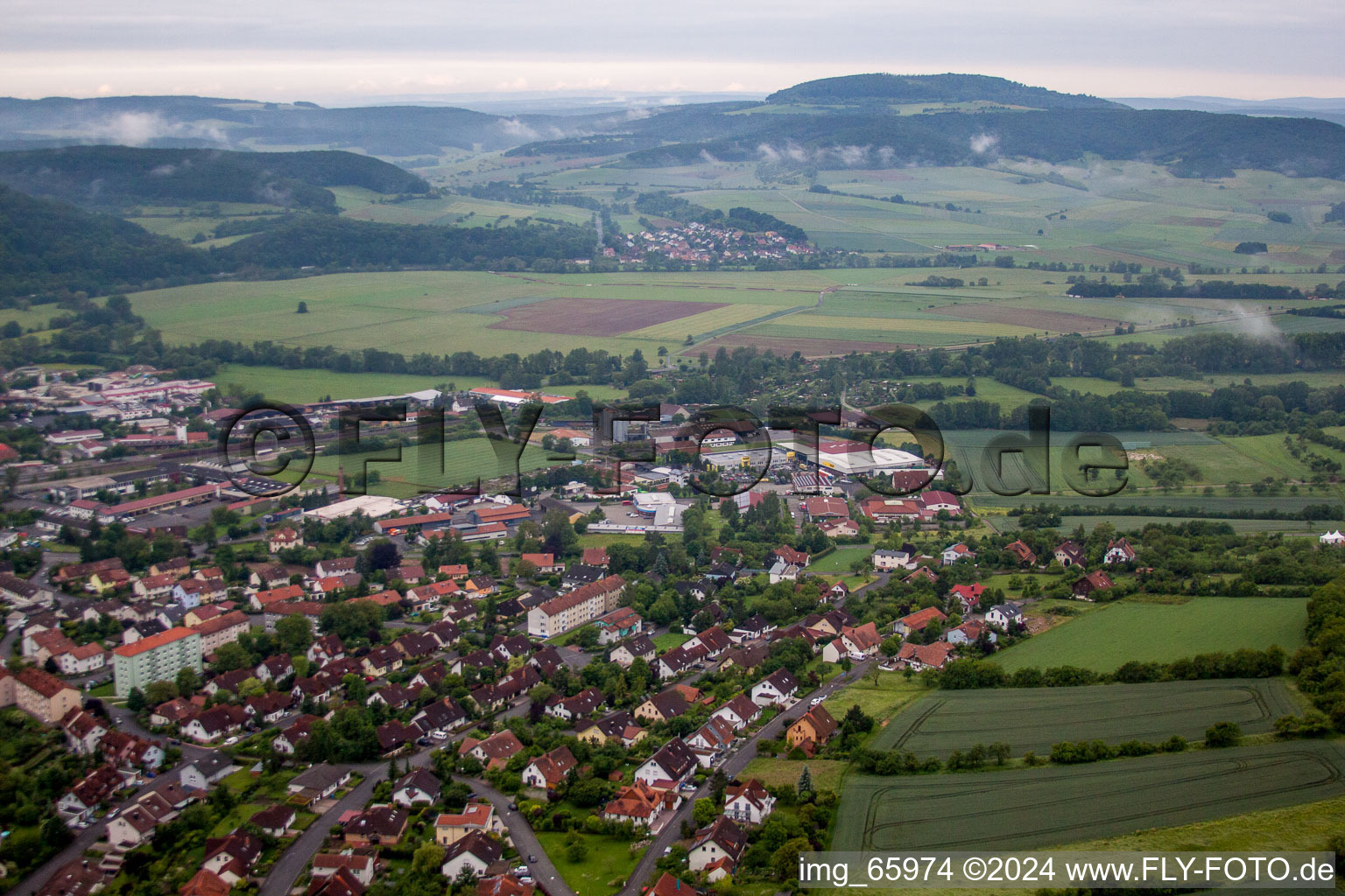 Vue aérienne de Zone commerciale de Thulbafeld et établissement d'entreprises à Hammelburg dans le département Bavière, Allemagne