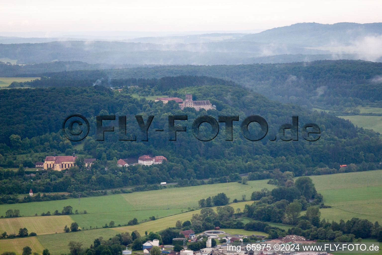 Vue aérienne de Monastère franciscain à Hammelburg dans le département Bavière, Allemagne