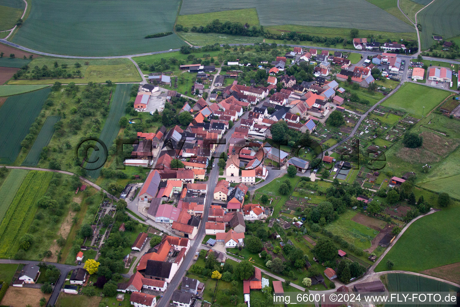 Vue aérienne de Quartier Weyersfeld in Karsbach dans le département Bavière, Allemagne