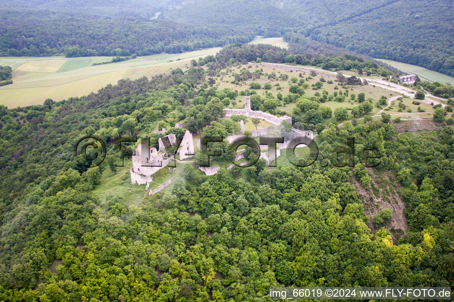 Vue oblique de Gössenheim dans le département Bavière, Allemagne