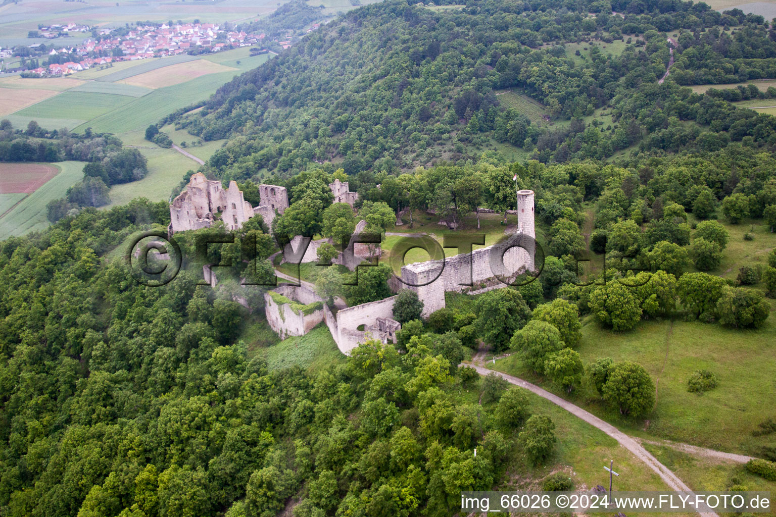 Gössenheim dans le département Bavière, Allemagne vue d'en haut